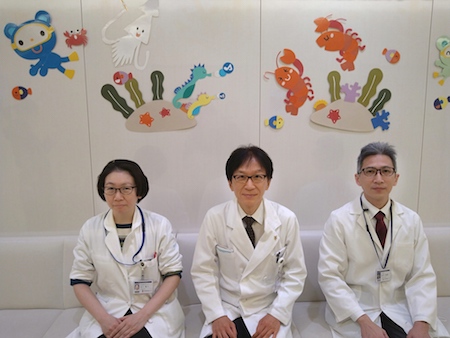 左から：田口寛子（臨床遺伝学センター助教）、高橋孝雄（小児科教授）、筆者 (小児科専任講師）