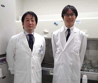 左：筆者、右：鈴木悟士(整形外科学教室助教、本研究論文の筆頭著者)